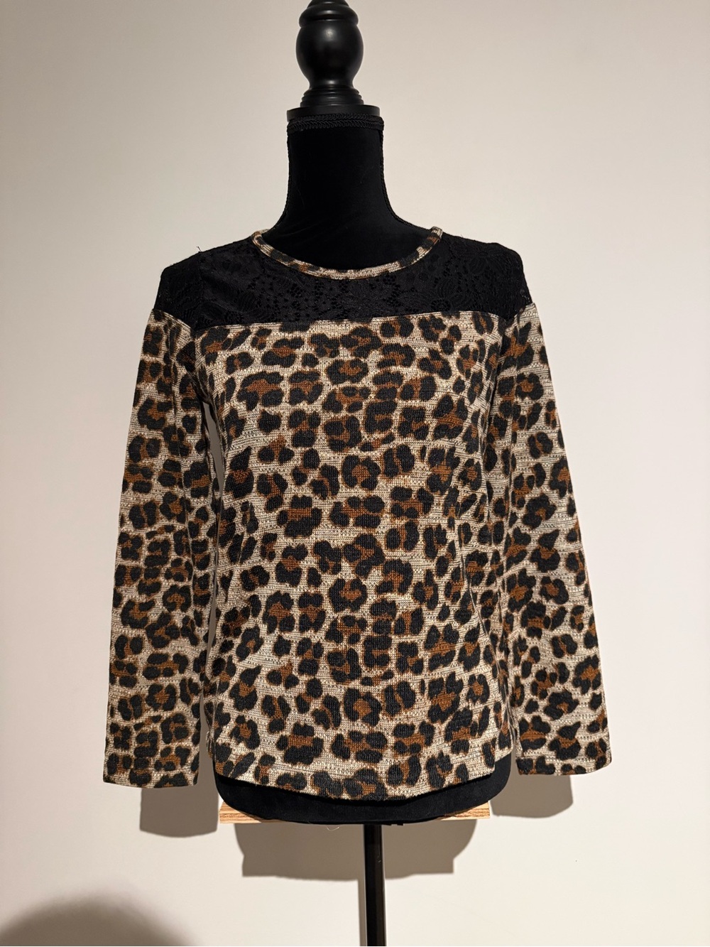 Leopard Print Lace Yoke long sleeve Sweatshirt